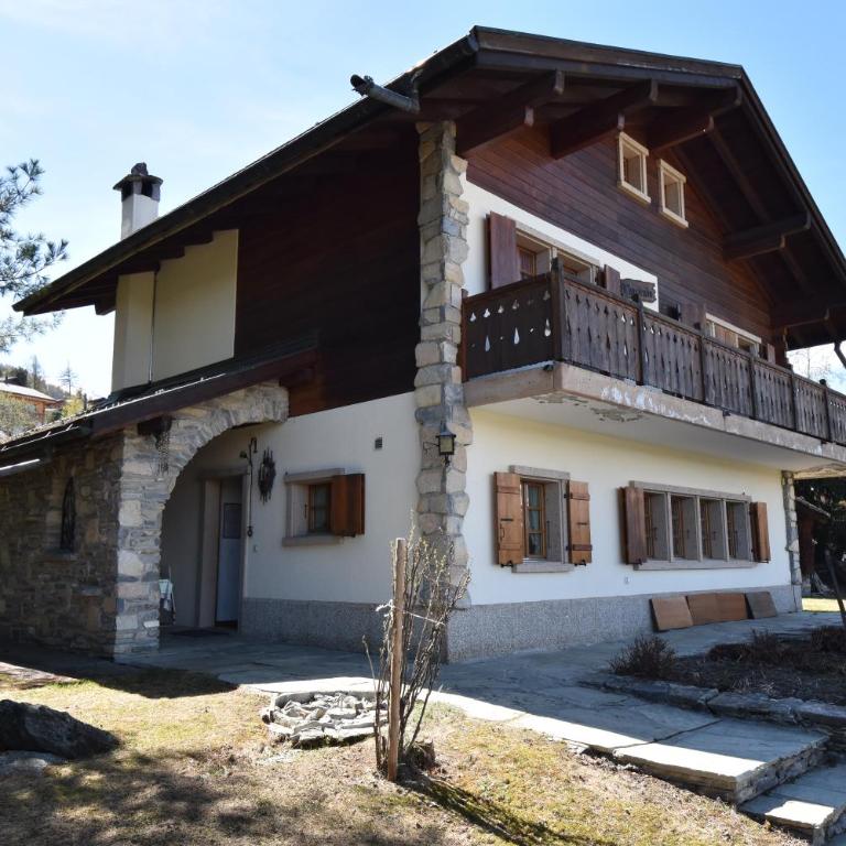 Grand Chalet Vercorin pour 10 personnes avec jardin BBQ parking privé et sauna - Chalet - 1