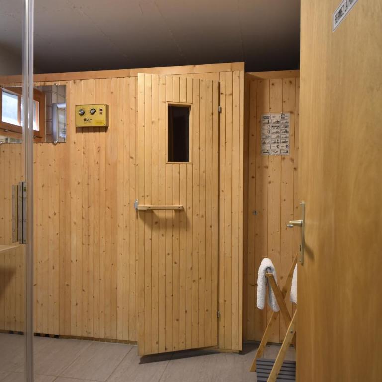 Grand Chalet Vercorin pour 10 personnes avec jardin BBQ parking privé et sauna - Chalet - 6