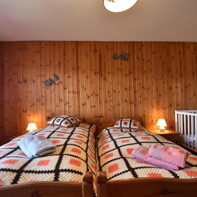 Grand Chalet Vercorin pour 10 personnes avec jardin BBQ parking privé et sauna - Chalet - 25
