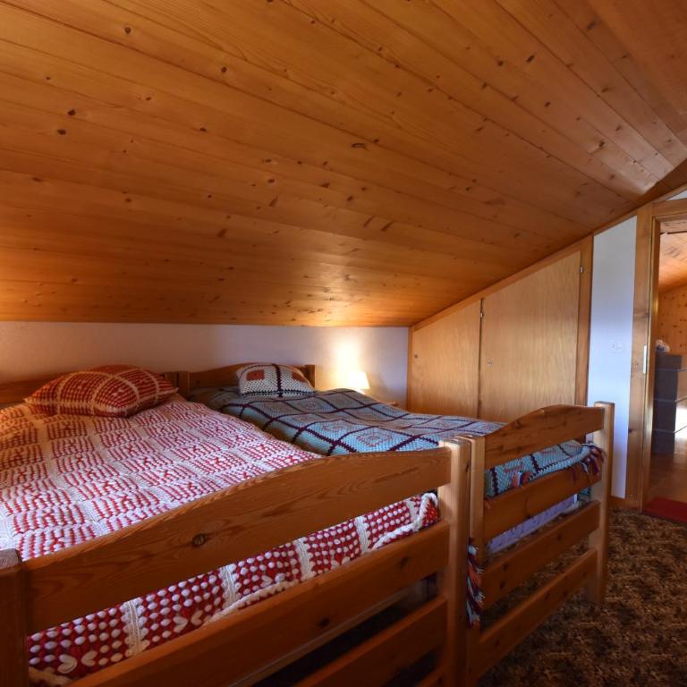 Grand Chalet Vercorin pour 10 personnes avec jardin BBQ parking privé et sauna - Chalet - 44