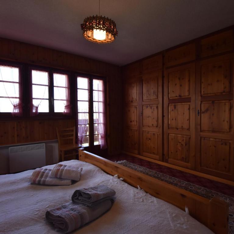 Grand Chalet Vercorin pour 10 personnes avec jardin BBQ parking privé et sauna - Chalet - 51