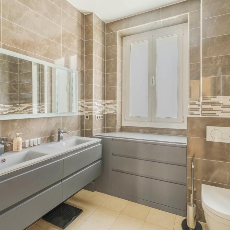 Appartement Spacieux 8P AC Paris 16eme - Appartement - 7