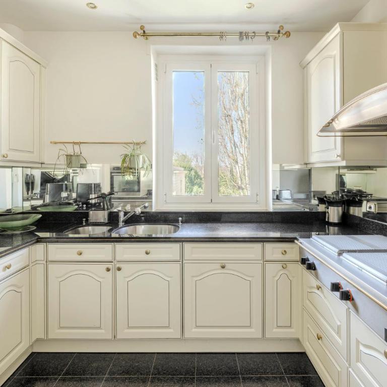 Appartement Spacieux 8P AC Paris 16eme - Appartement - 13