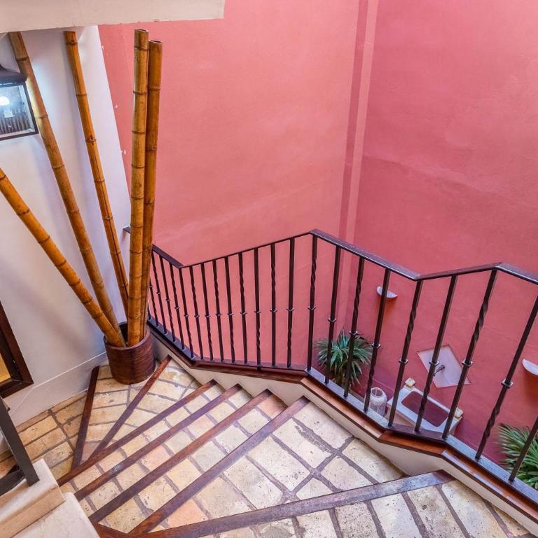 CASA PALACIO SXVIII CON PISCINA en centro histórico de SEVILLA - Villa - 95