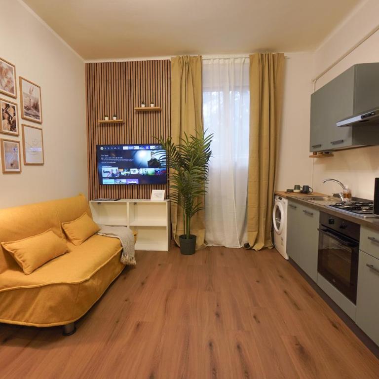 Avenue Home Rooms & Apartments - One-Bedroom Apartment - 9