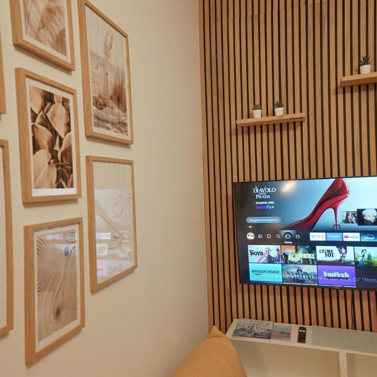 Avenue Home Rooms & Apartments - One-Bedroom Apartment - 10