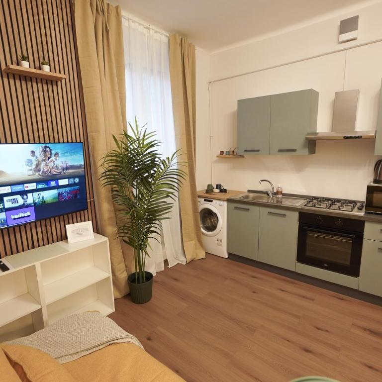 Avenue Home Rooms & Apartments - One-Bedroom Apartment - 11