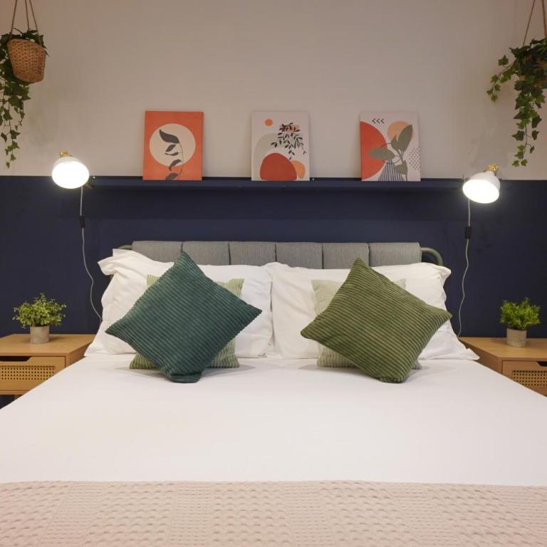 Avenue Home Rooms & Apartments - One-Bedroom Apartment - 4