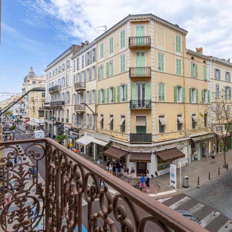 - CLR - Superbe appartement 3 chambres avec terrasse au cœur de Cannes - Appartement - 20