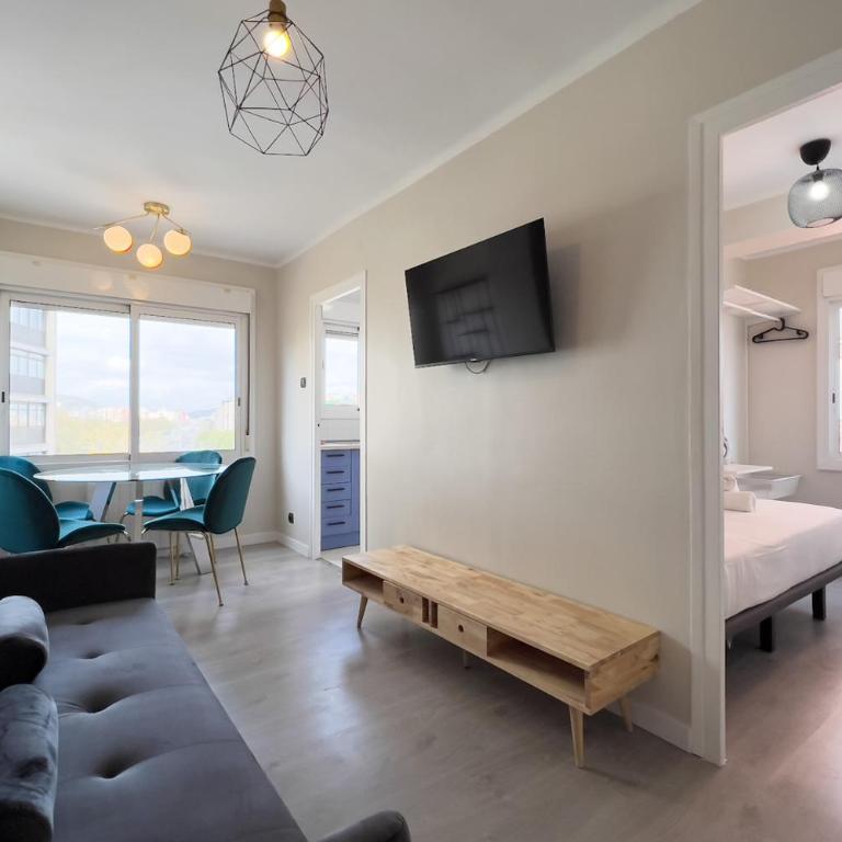BeBarceloner Sant Marti Apartments - Three-Bedroom Apartment - 1