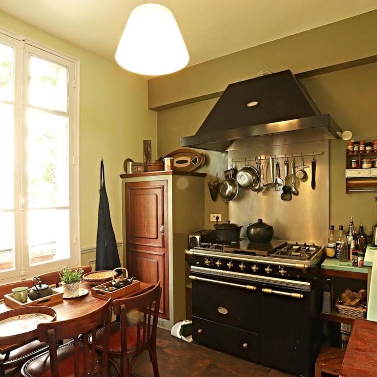 My Beautiful House With a Garden in Paris - Two-Bedroom Apartment - 10