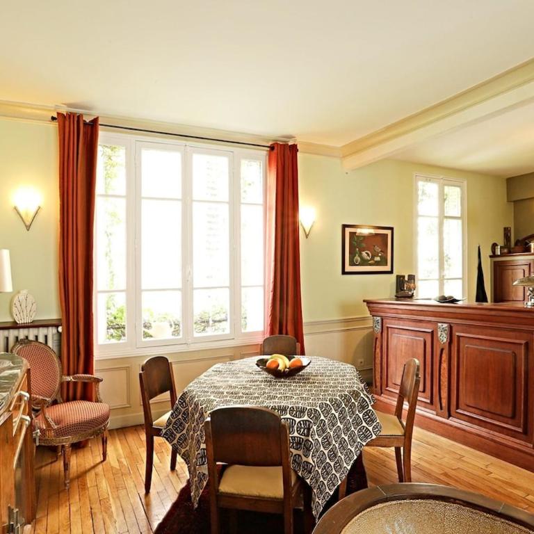 My Beautiful House With a Garden in Paris - Two-Bedroom Apartment - 15