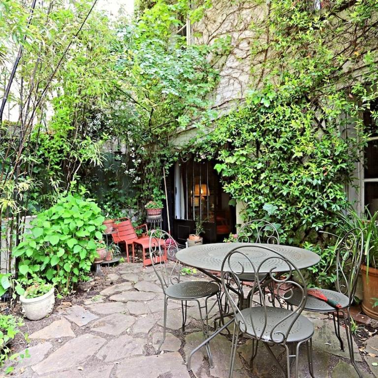 My Beautiful House With a Garden in Paris - Two-Bedroom Apartment - 22