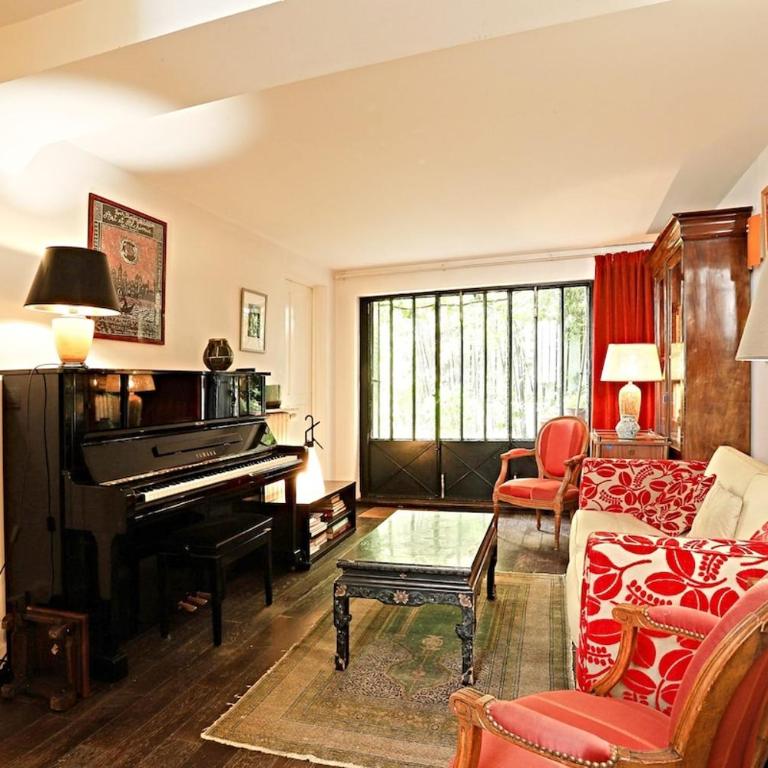 My Beautiful House With a Garden in Paris - Two-Bedroom Apartment - 25