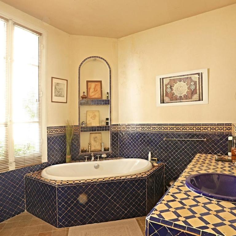 My Beautiful House With a Garden in Paris - Two-Bedroom Apartment - 32