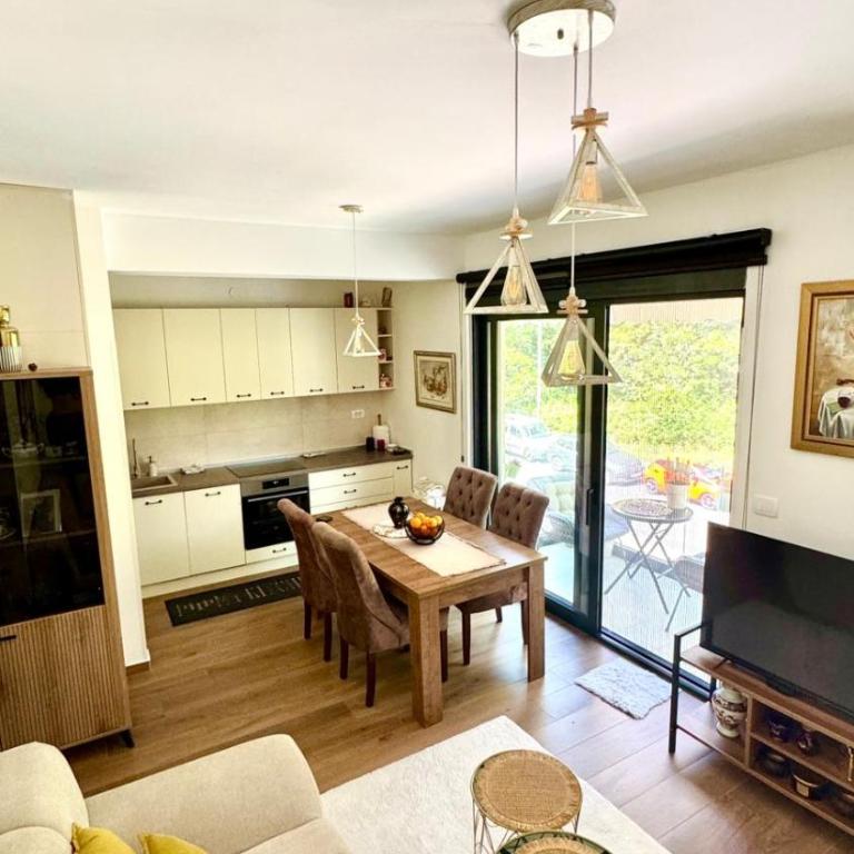Igalo-Titova vila - Apartman sa 2 Spavaće Sobe - 1
