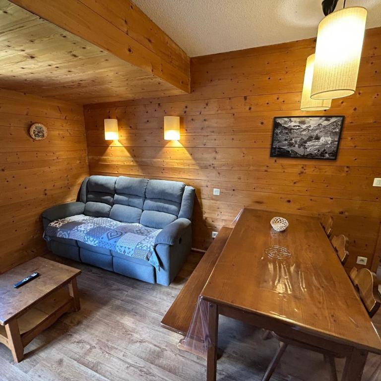 L'estive Des 100 Lacs, Piscine, Spa - Two-Bedroom Deluxe Apartment with Balcony - 5