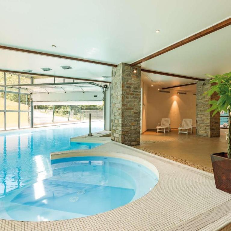L'estive Des 100 Lacs, Piscine, Spa - Two-Bedroom Deluxe Apartment with Balcony - 16
