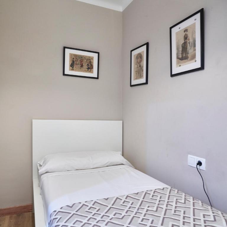 BeBarceloner Sant Marti Apartments - Three-Bedroom Apartment - 18