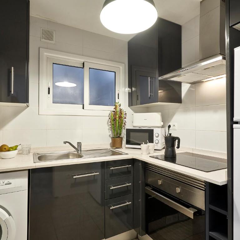 BeBarceloner Sant Marti Apartments - Three-Bedroom Apartment - 12