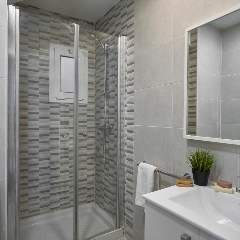 BeBarceloner Sant Marti Apartments - Three-Bedroom Apartment - 9