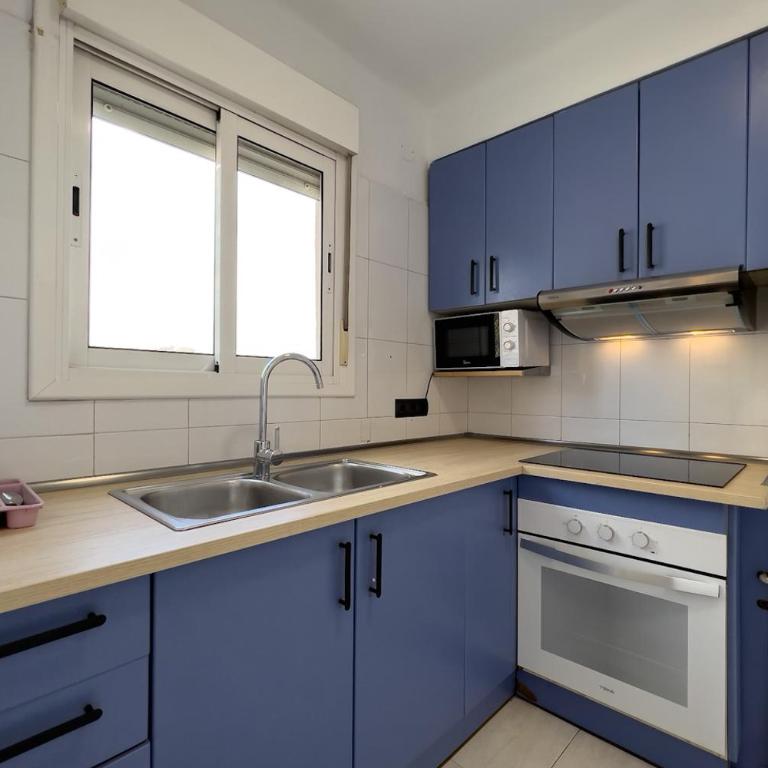 BeBarceloner Sant Marti Apartments - Three-Bedroom Apartment - 11