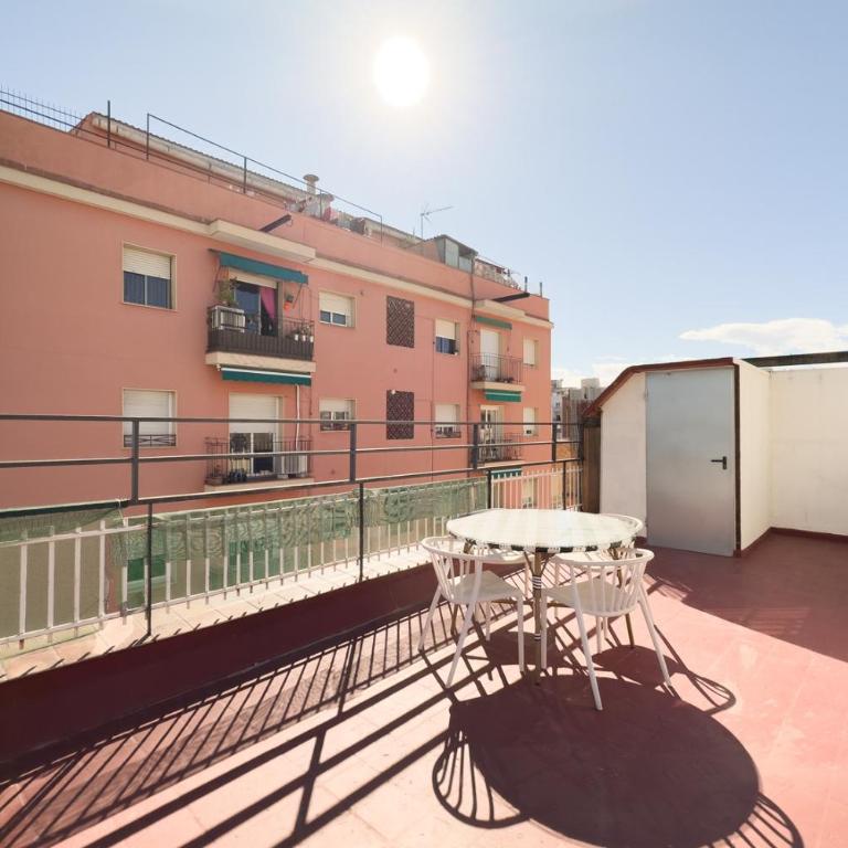 BeBarceloner Sant Marti Apartments - Three-Bedroom Apartment with View - 10