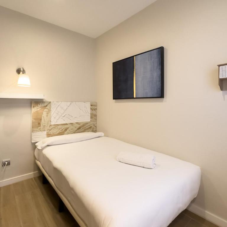 BeBarceloner Sant Marti Apartments - Three-Bedroom Apartment with View - 2