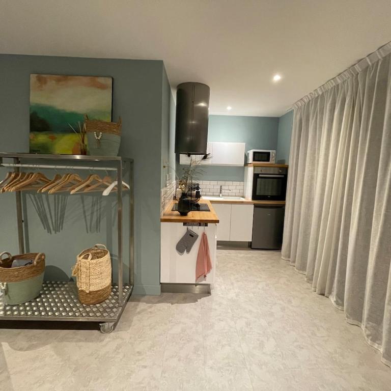 Lovely guest house with free parking - Maison 2 Chambres - 17