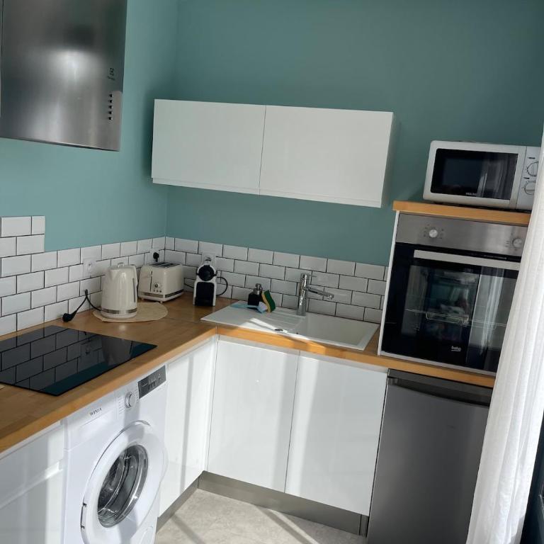 Lovely guest house with free parking - Maison 2 Chambres - 14