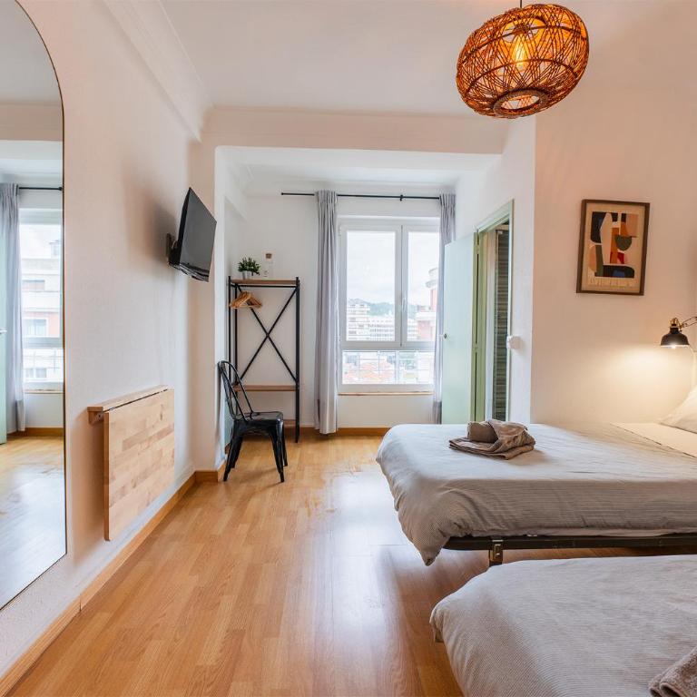AtuaireHome Hostal en el centro de Burgos - Habitación Doble con baño privado - 3