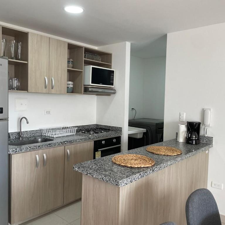 Apartamento cerca al aeropuerto con 3 habitaciones - Three-Bedroom Apartment - 29