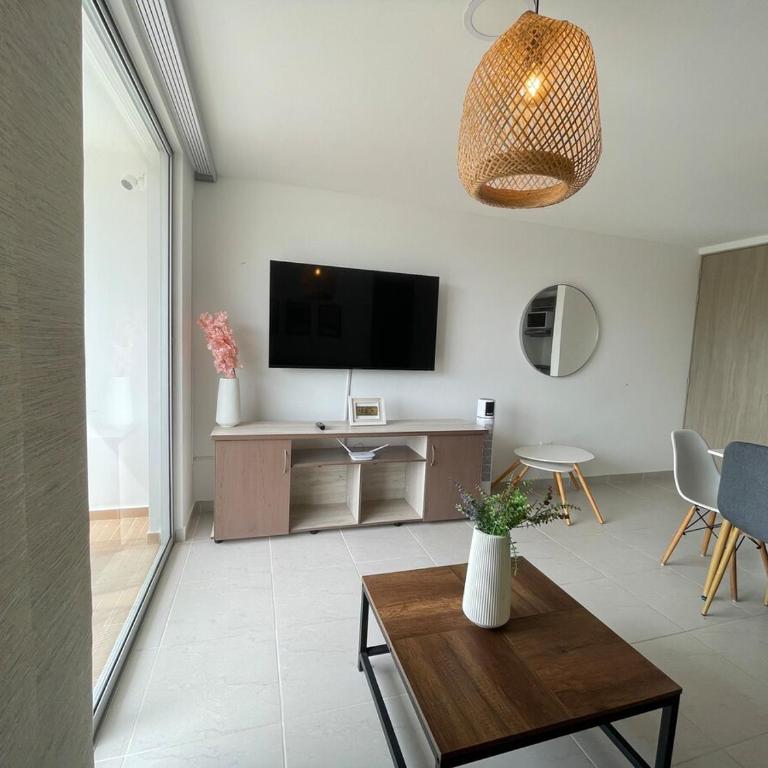 Apartamento cerca al aeropuerto con 3 habitaciones - Three-Bedroom Apartment - 21