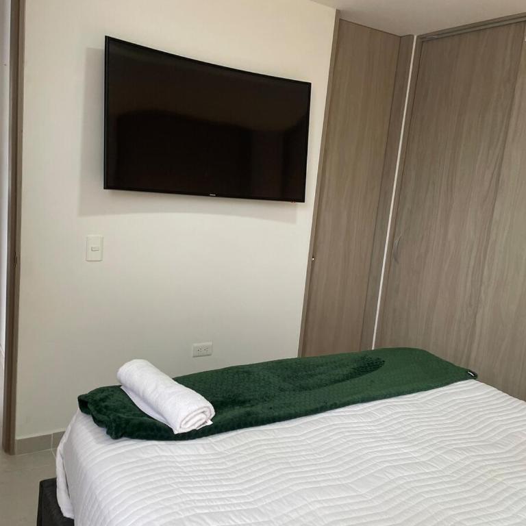 Apartamento cerca al aeropuerto con 3 habitaciones - Three-Bedroom Apartment - 28