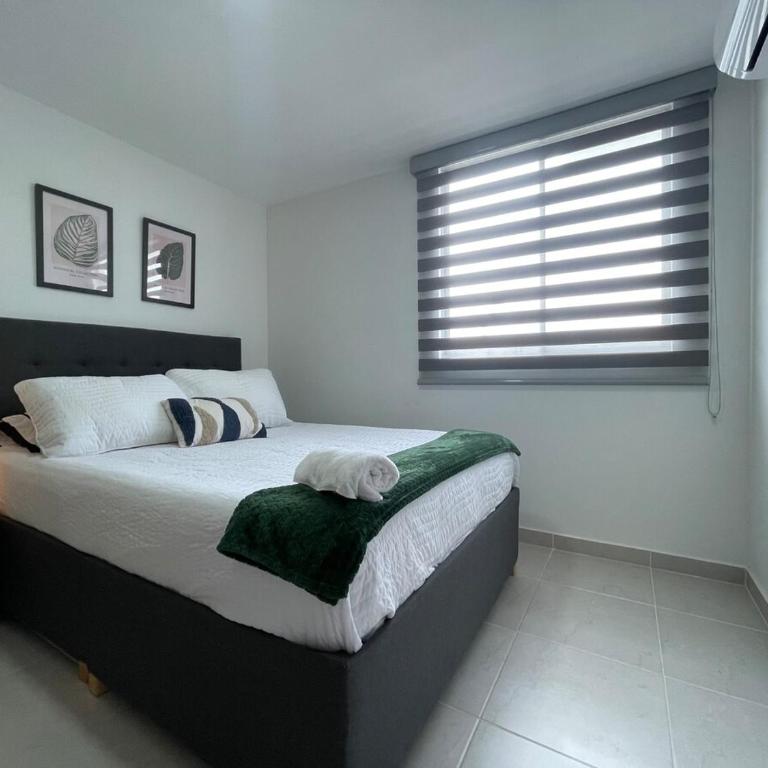 Apartamento cerca al aeropuerto con 3 habitaciones - Three-Bedroom Apartment - 16