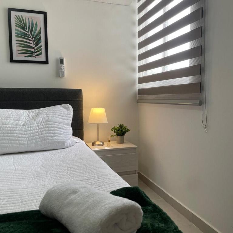 Apartamento cerca al aeropuerto con 3 habitaciones - Three-Bedroom Apartment - 1