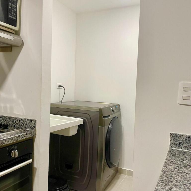 Apartamento cerca al aeropuerto con 3 habitaciones - Three-Bedroom Apartment - 4