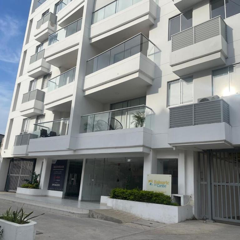 Apartamento cerca al aeropuerto con 3 habitaciones - Three-Bedroom Apartment - 37