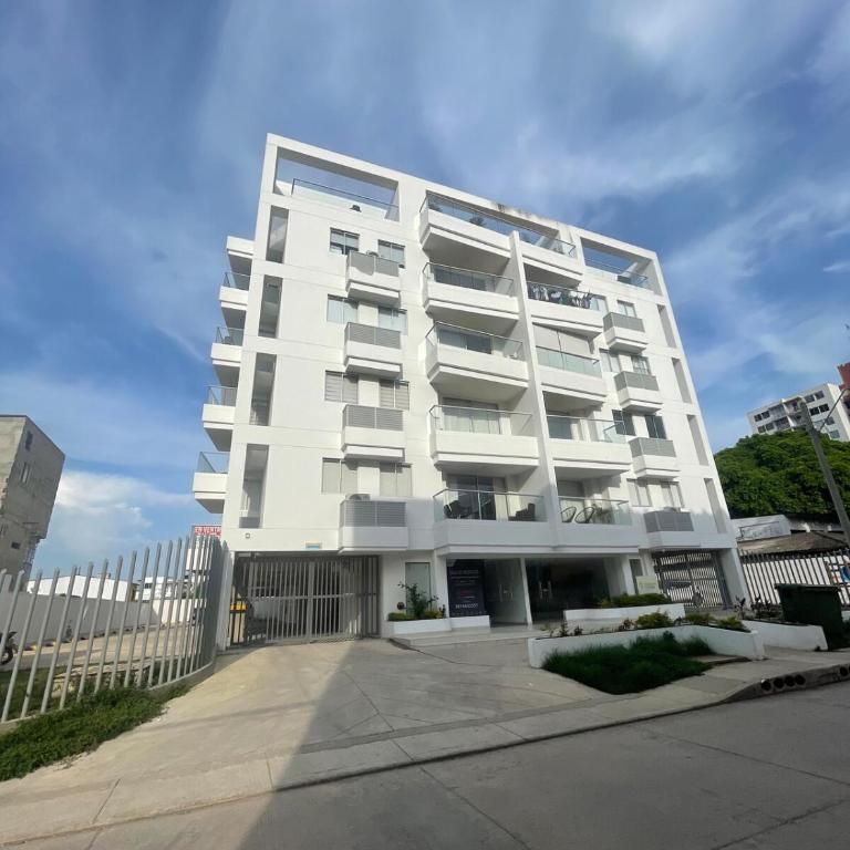 Apartamento cerca al aeropuerto con 3 habitaciones - Three-Bedroom Apartment - 38