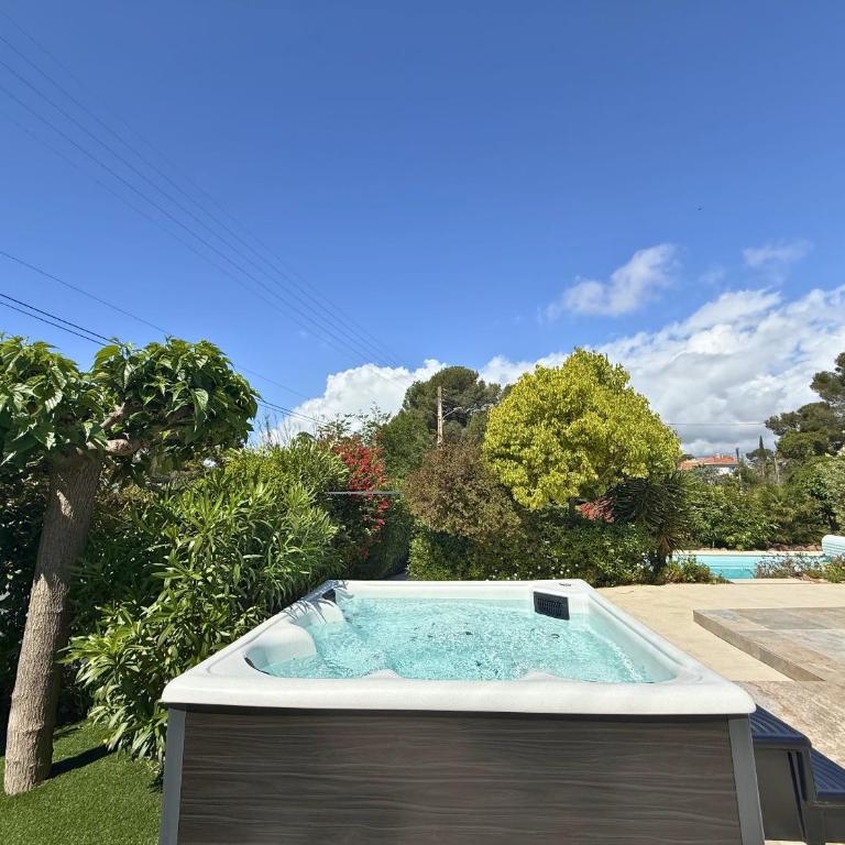 Villa avec jacuzzi & piscine - proche port & plages - Villa - 45