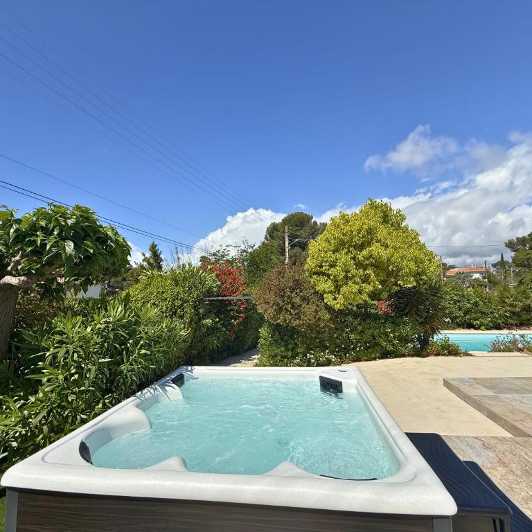 Villa avec jacuzzi & piscine - proche port & plages - Villa - 60