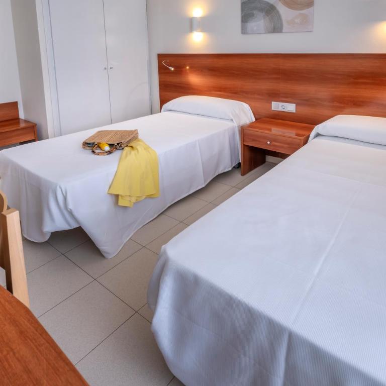 Hotel GHT Simeon - Habitación Doble con balcón - 1 o 2 camas - 8