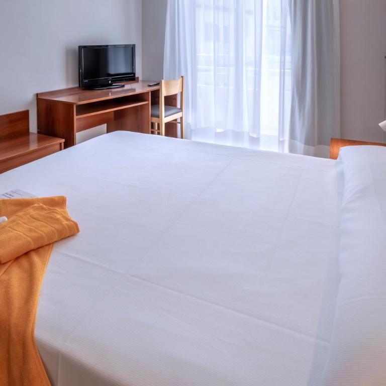 Hotel GHT Simeon - Habitación Doble con balcón - 1 o 2 camas - 5