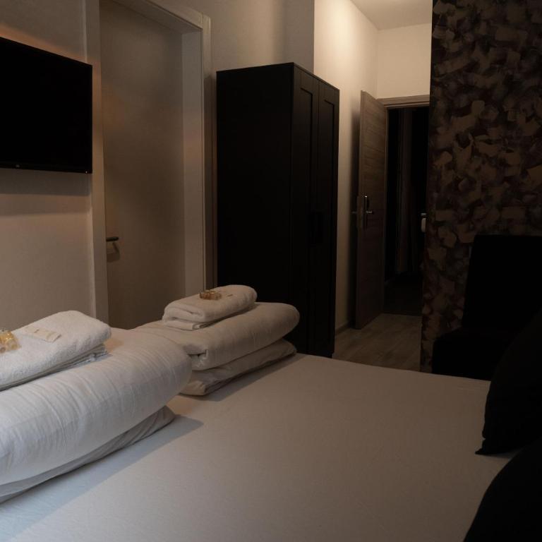 Mary's Rooms & Apartments - Deluxe Double Room - 1