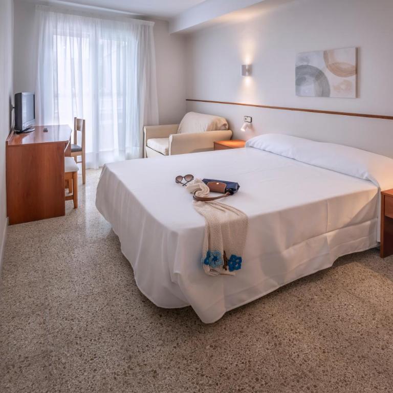 Hotel GHT Simeon - Habitación Triple Básica - 9