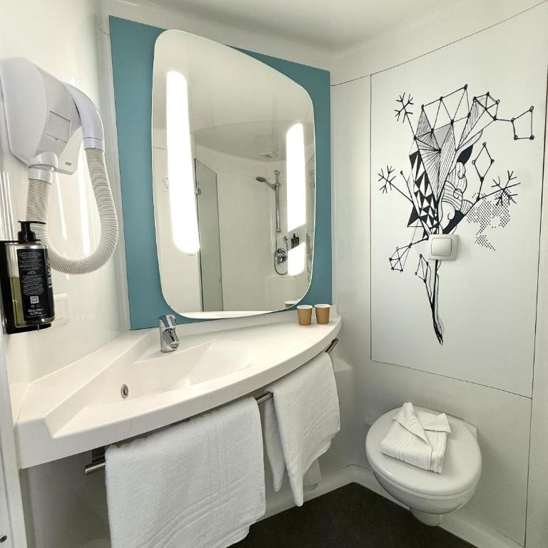 Ibis budget Dijon Centre Clemenceau - Chambre Triple avec 1 Lit Double et 1 Lit Superposé - 8