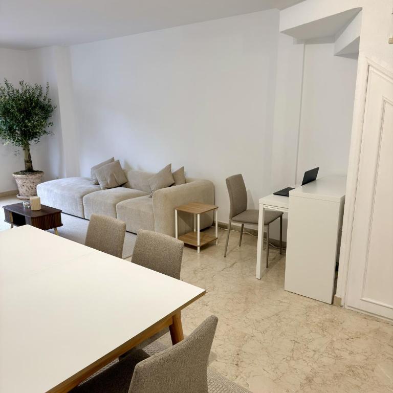 Estepona - Playa - Villa 2 dormitorios en urbanización cerca de la playa AL18 - Apartamento - 4