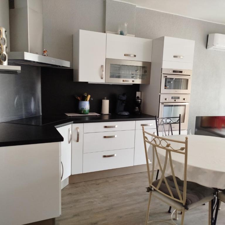 Agréable appartement T2 avec loggia proche commerces et plage - 4ALB24 - Appartement avec Terrasse - 21