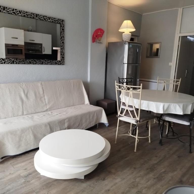 Agréable appartement T2 avec loggia proche commerces et plage - 4ALB24 - Appartement avec Terrasse - 20