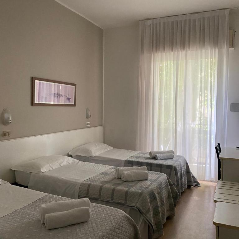 Hotel Tiziana - Camera Tripla - 11
